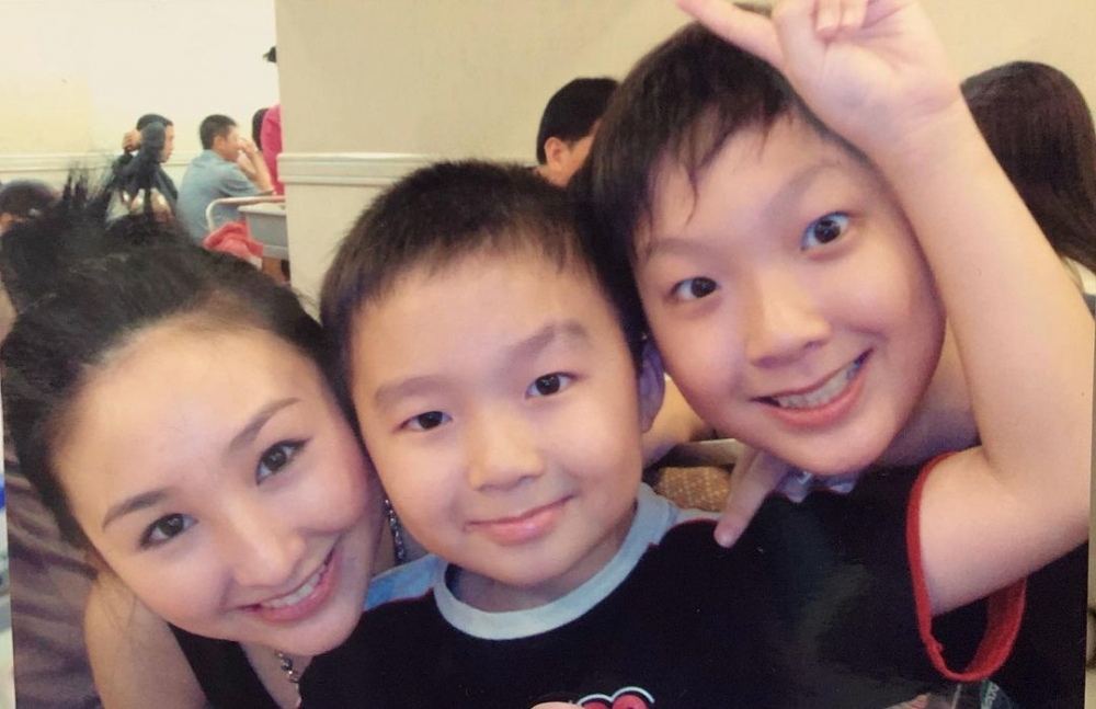 對兩位弟弟也愛護有加。