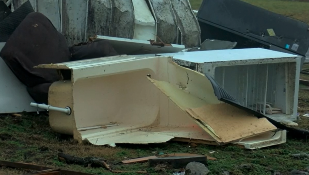 搜救人員在浴缸下尋回2名失踪嬰兒。