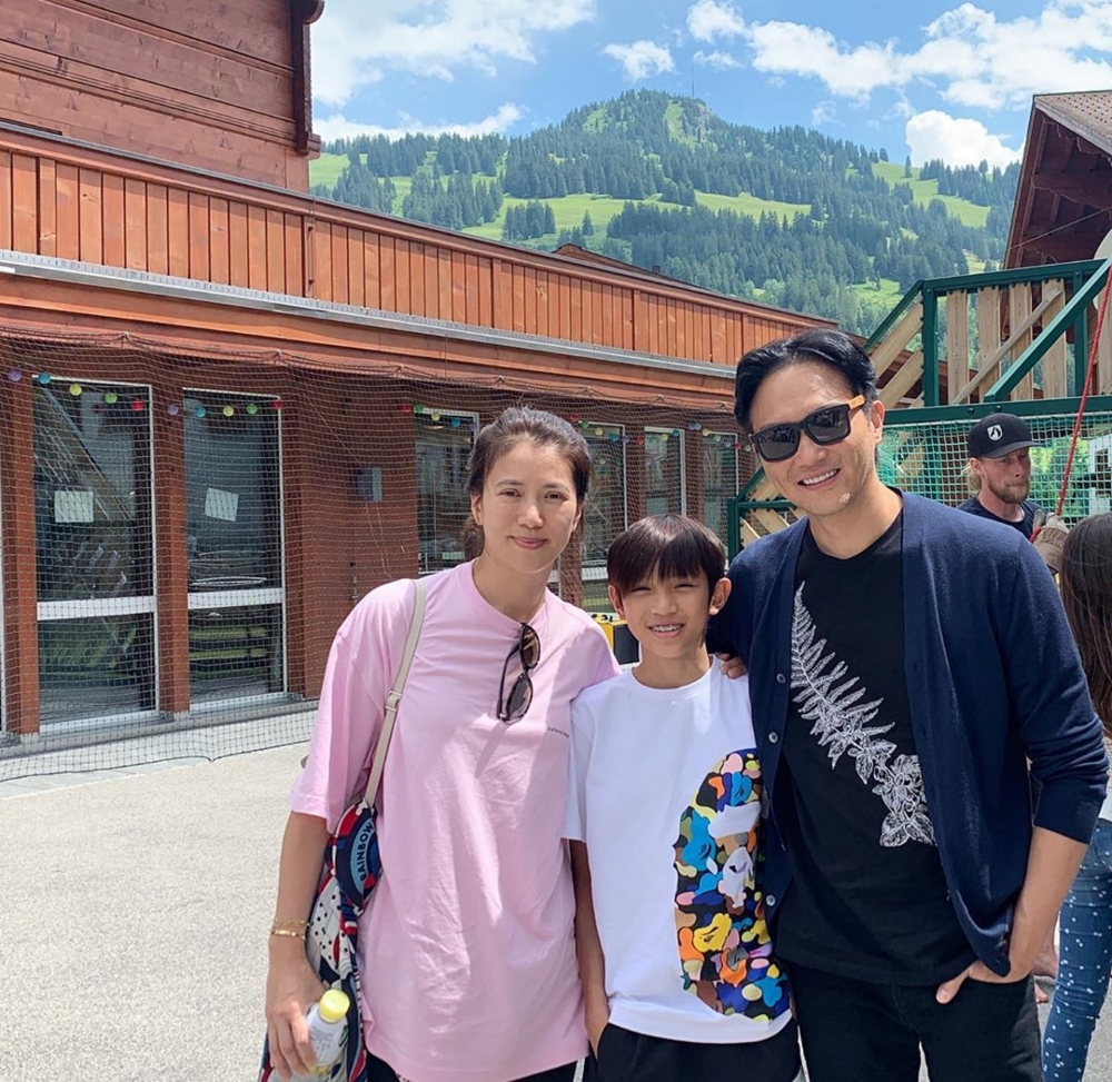 袁詠儀和張智霖的兒子張慕童已經15歲。