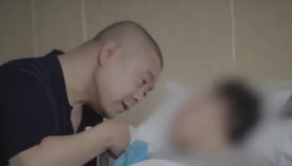 在妻子被冷凍的這幾年間，桂軍民亦不時前往探望。