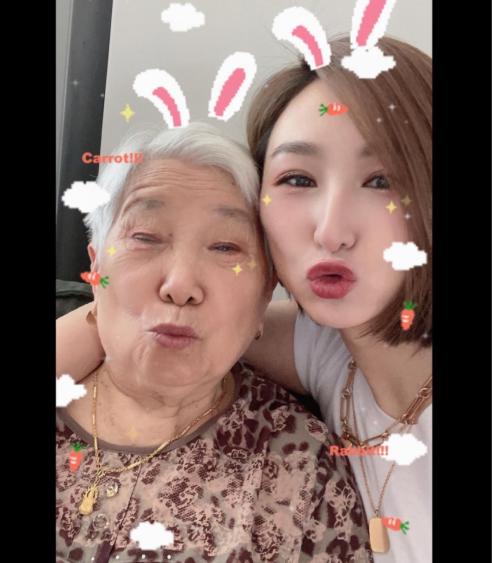 高海寧和外婆關係非常好。