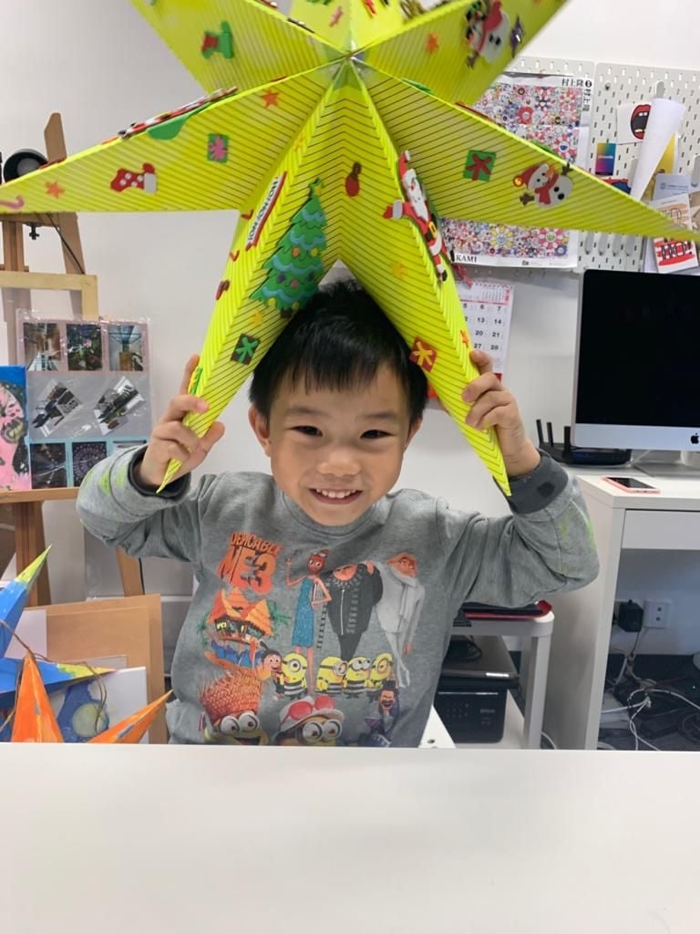 6歲以上的小朋友就可參加聖誕藝術冬令營。
