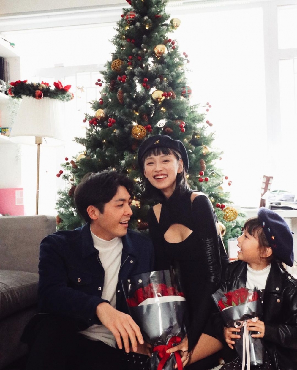 王丹妮和老公及女兒感情很親密。