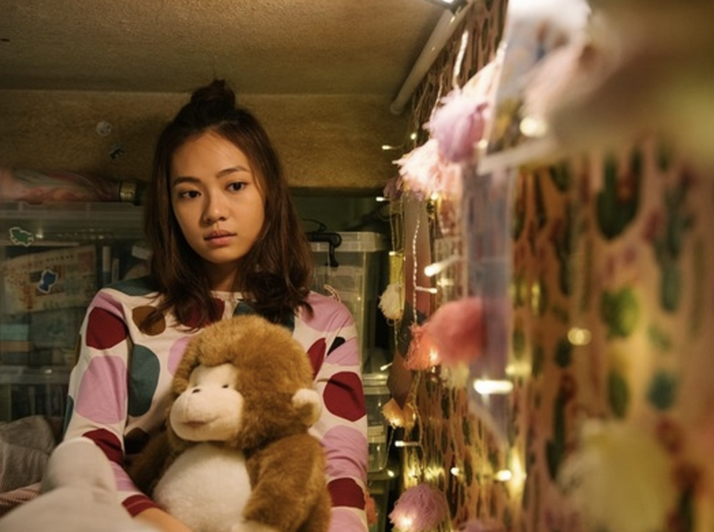 台灣有位單親女大學生指媽媽當初無視家境堅持生下弟弟,現在就打算把幼子丟給她照顧成人。