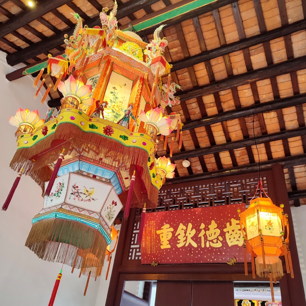 原身是一條客家圍村,保留濃濃的歷史感覺。