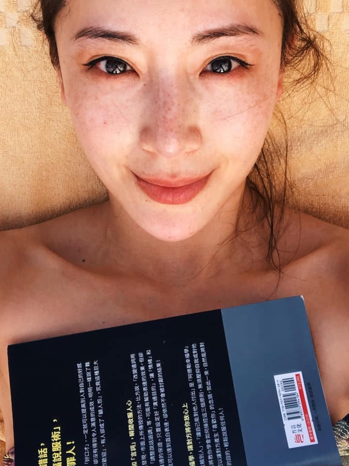 隋棠分享自己的雀斑素顏照,鼓勵女孩要自信。