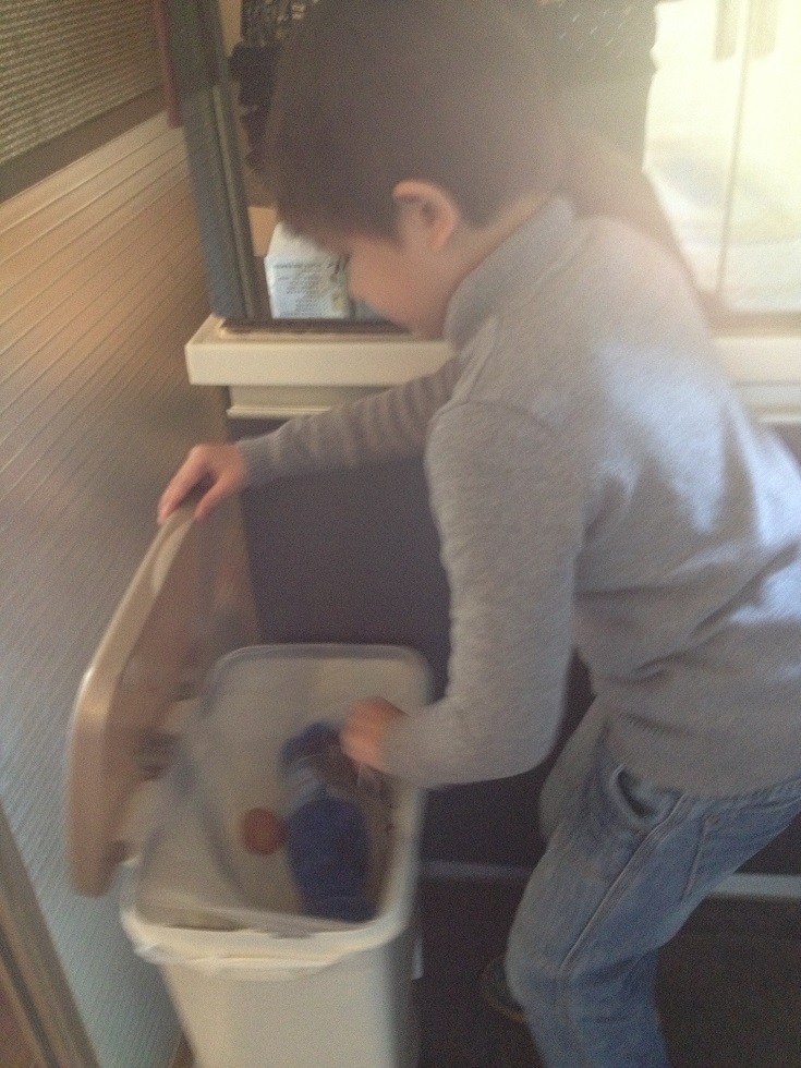 上海家庭教育方式是我與先生都不太認可,小孩要有自己的責任。