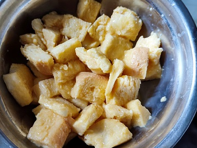 材料有方包、雞蛋、芝士、磨菇等