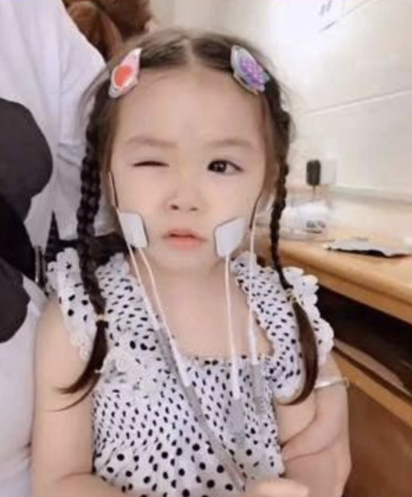 藍妮妮在1歲時更被診斷患上自閉症。