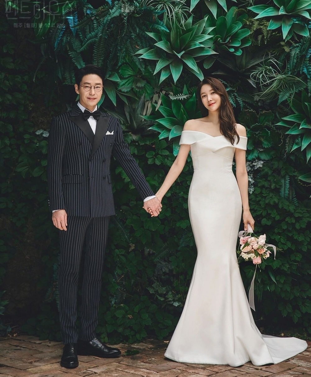 網民調侃，「難道不是因為結婚率下降的原因嗎」？