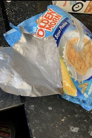 若沒有打開包裝，不會第一時間發現藏在底部的冰毒。