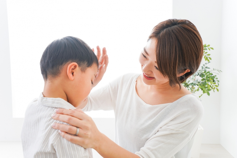 兒子語出驚人,在洗澡時踢爆爸爸在星期六、日都帶着他跟阿姨食飯。