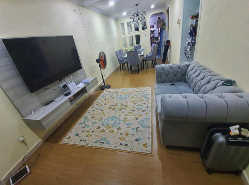 馬來西亞有六兄弟姊妹合力為父母親翻新屋企,以報答二人多年來的養育之恩。