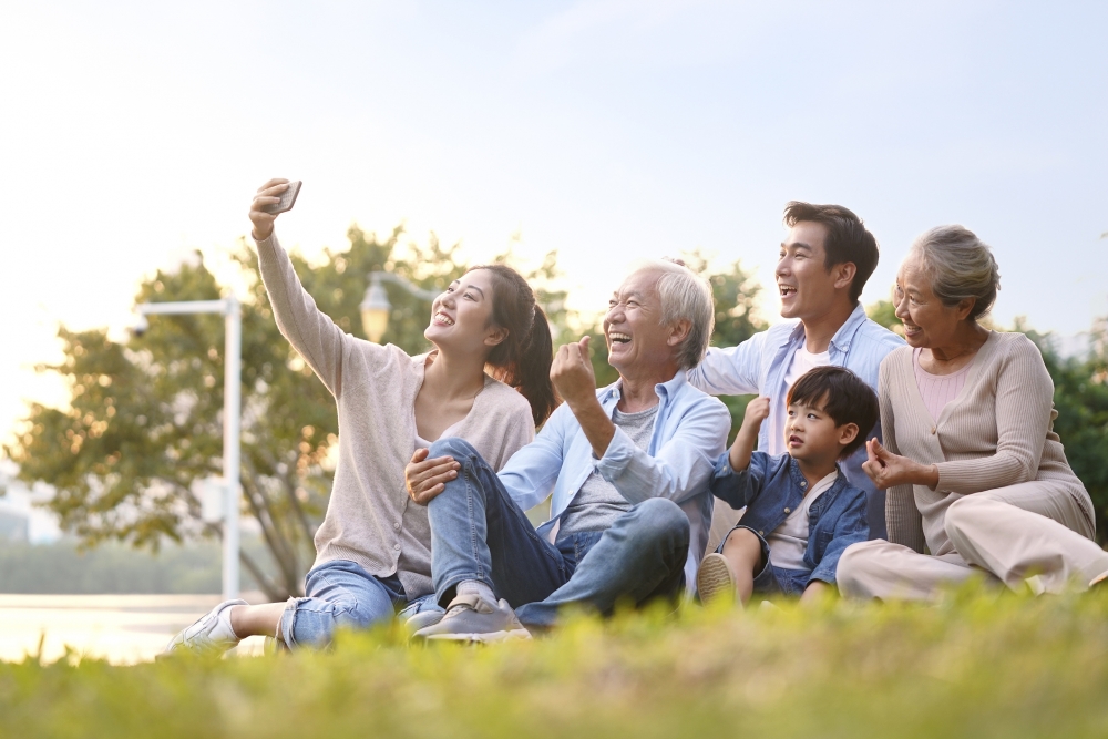 有人認為人妻很幸福,有人卻認為奶奶只是看在孩子份上給獎金。