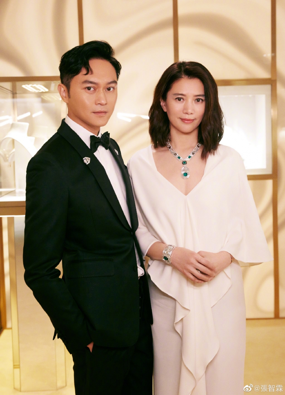 袁詠儀經常被「野生捕獲」,靚足咁多年!