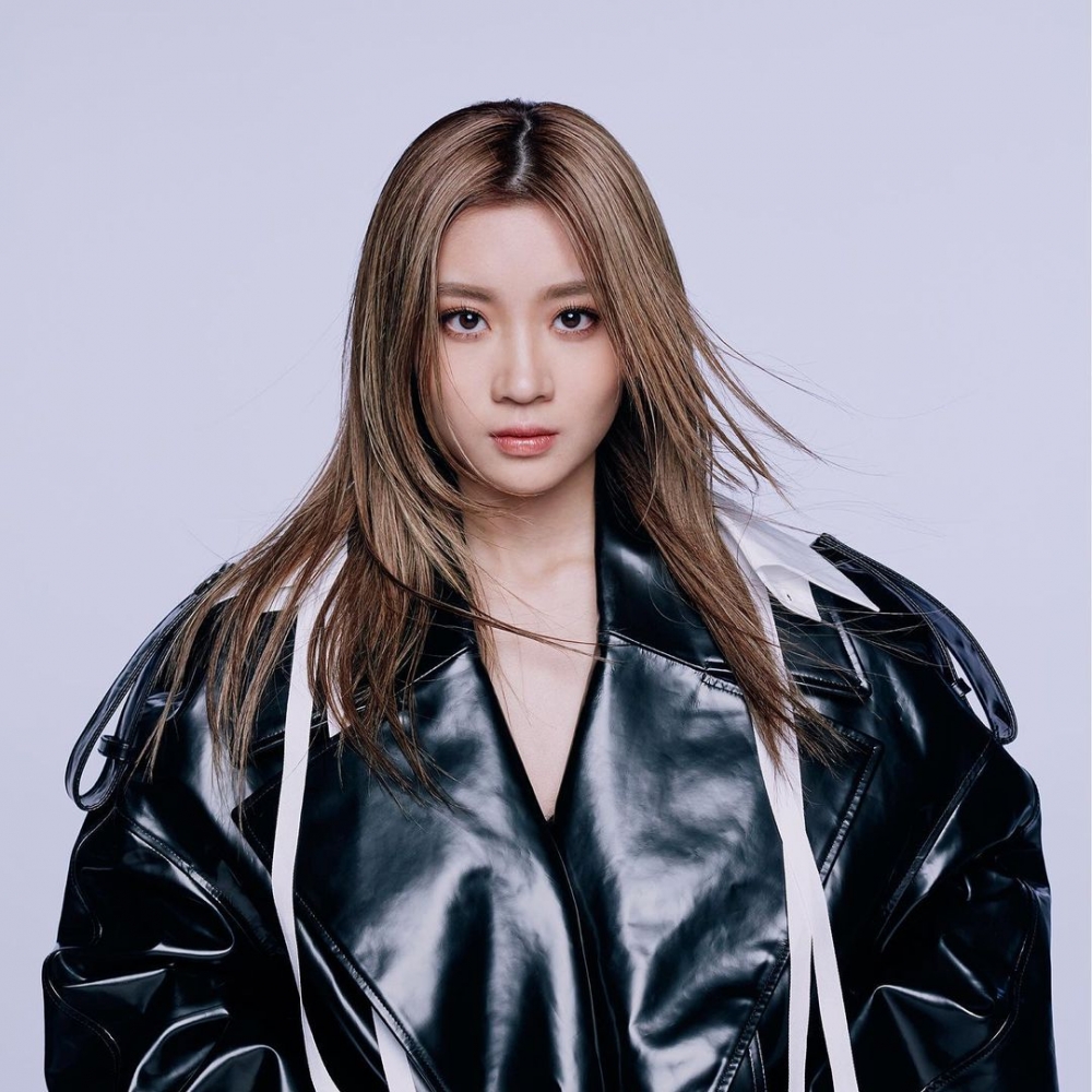 19歲的Candy 王家晴成為COLLAR的「忙內」。