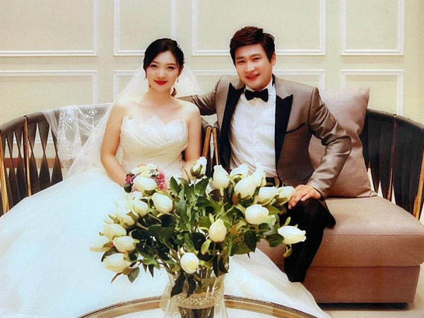 二人閃婚,譜美滿家庭。