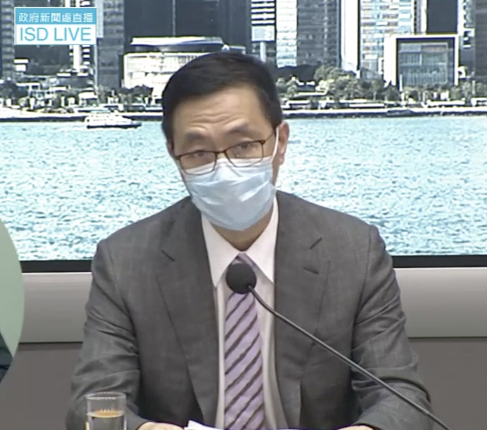 教育局現時未有提出停課安排,局長楊潤雄就呼籲學校教職員、適齡學生及家長應盡快接種疫苗。