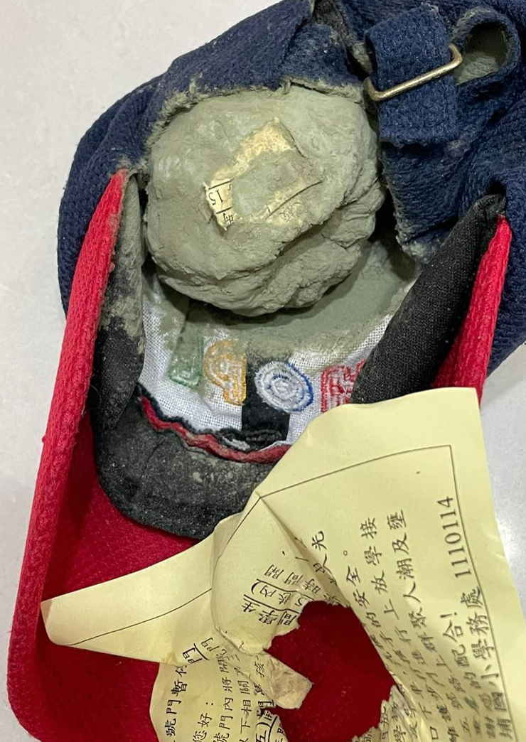 台灣新北市有位媽媽在兒子的書包發現了一個迷樣物件,背後真相引發不少同為人母的網友大呼共鳴。