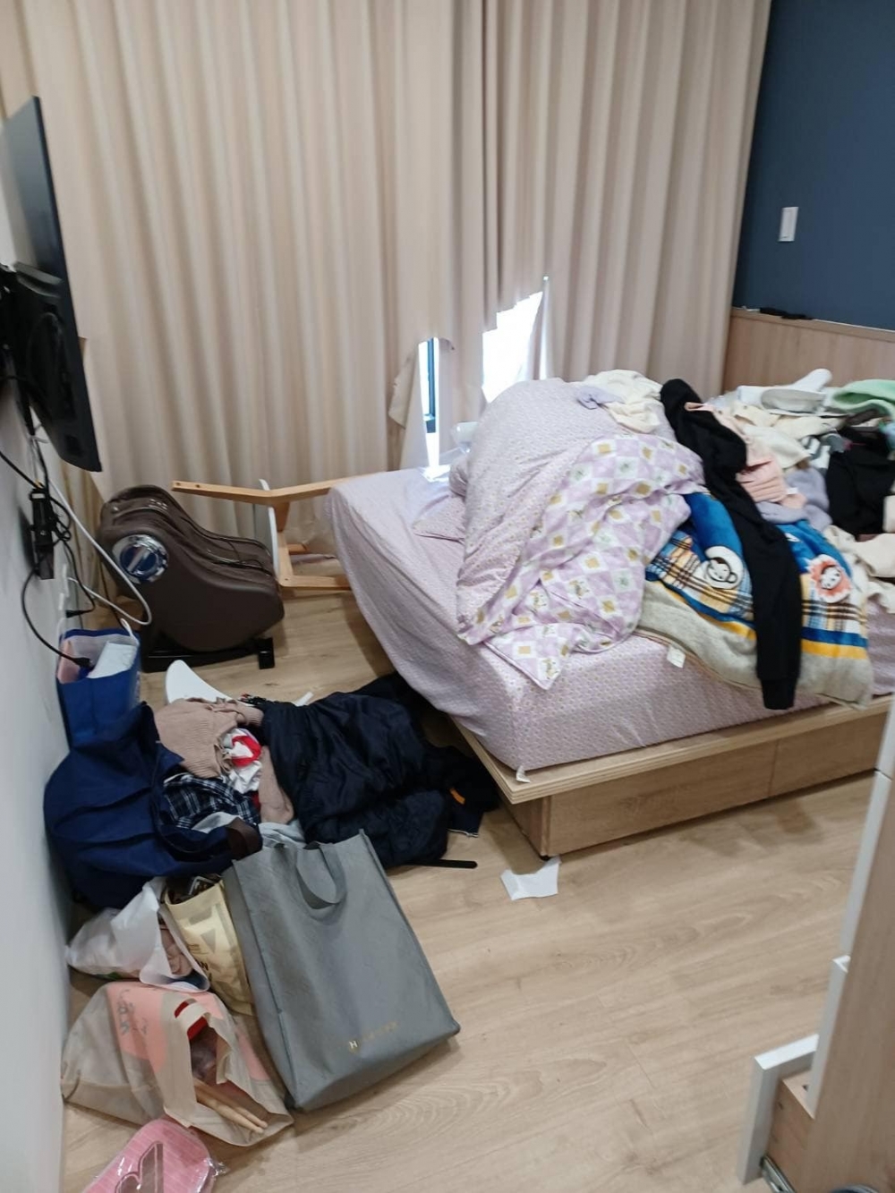 Amber將新居砸破。