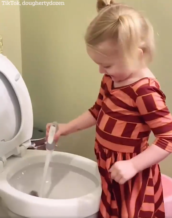 3歲小女兒是全家最忙碌的人。