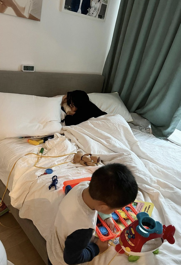 即使Coffee使用了尿墊和防水床單防止床褥弄髒,但也避不過弄髒被鋪或枕頭。