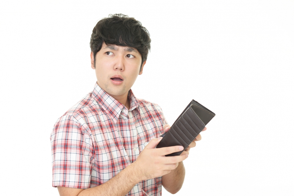 有日夫妻在睡覺時,Ruth 竟然在夢話中承認自己非法盜取那筆金錢的惡行。