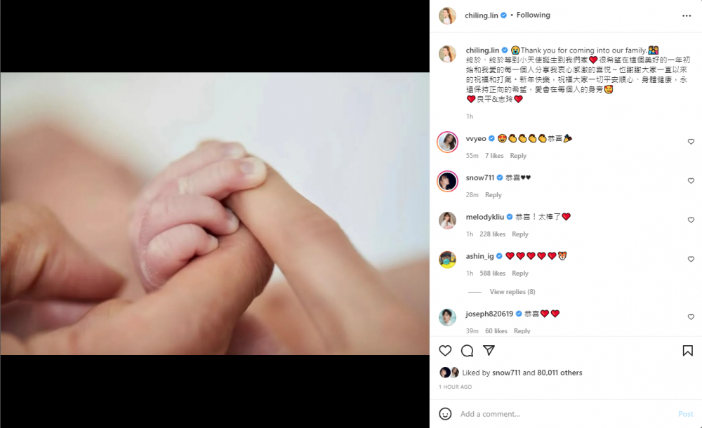 林志玲上傳一張一家三口手牽手的照片公布喜訊。