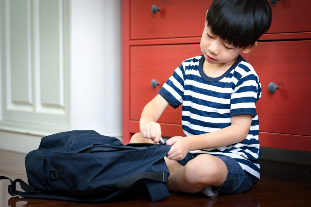 男童打算回校派錢。