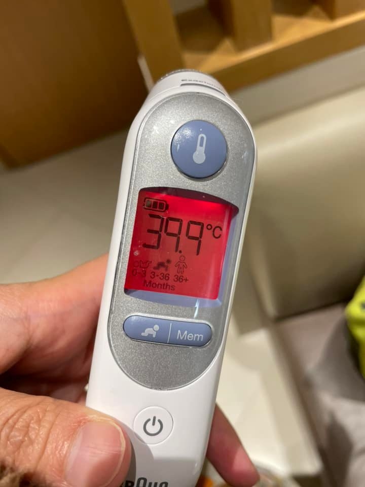 港媽的21個月大兒子日前染疫發高燒,卻求助無門。