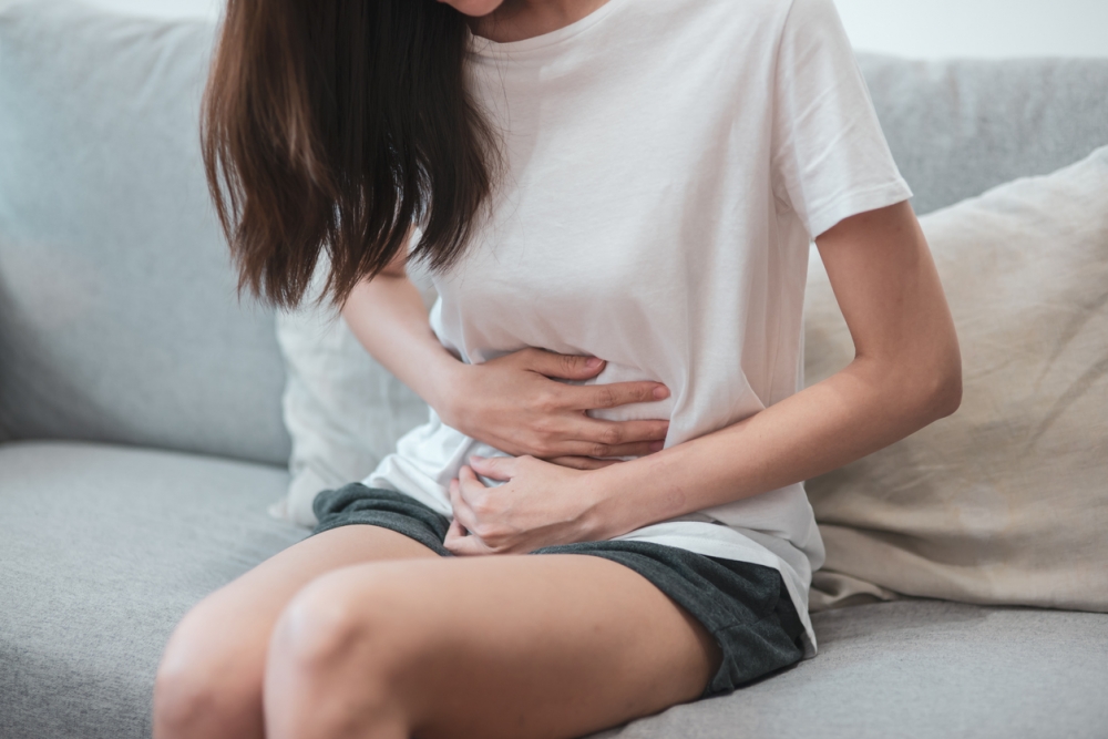 美國一名女子產後持續腹痛。