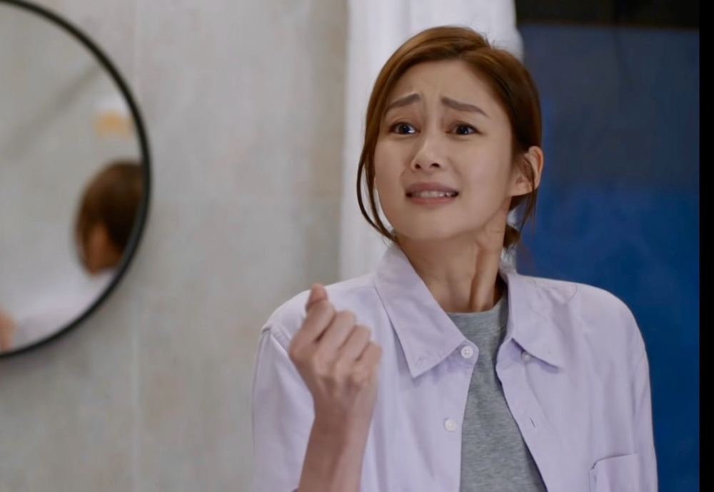 媽媽對兒子可愛行為好氣又好笑。