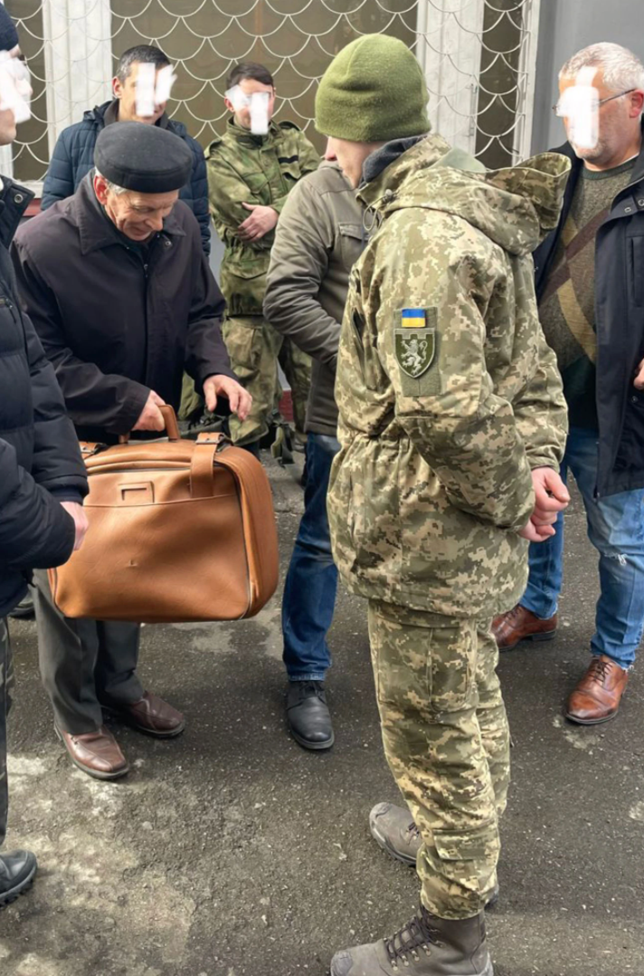 一位烏克蘭80歲老翁主動參戰保家衛國，原因令不少人鼻酸。