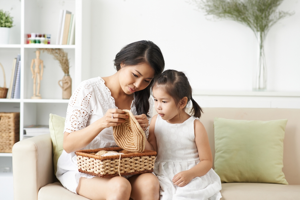 外國有位人妻早前特意製作編織公仔義賣，打算把所有收益捐到當地的回收中心慈善機構。