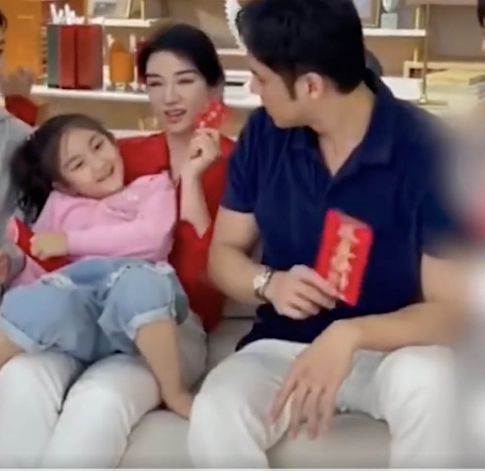 明道不耐煩,讓小朋友不要浪費大家時間。