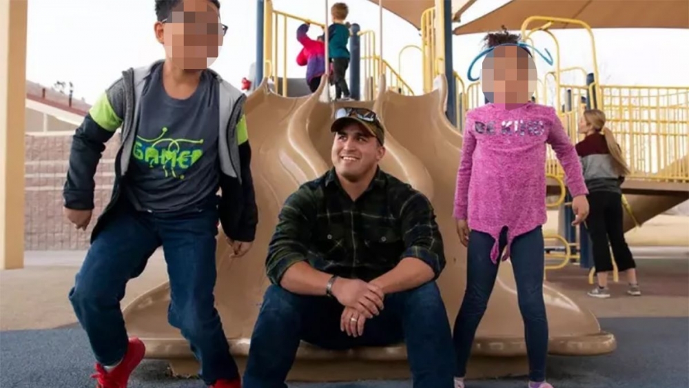 警察奶爸因自身經歷，放下不下孩子們。