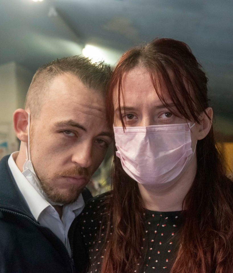 父母向政府請願，要求禁止使用鈕扣電池。