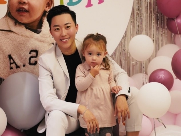 葉海洋樂做兩個女兒的媽媽。