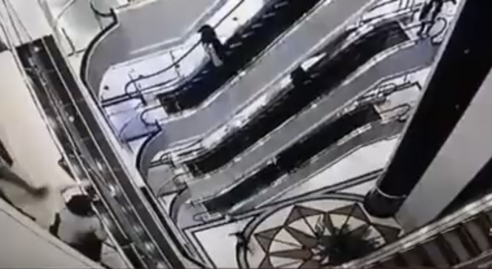 爺爺最終傷重不治,孫女則留醫搶救。
