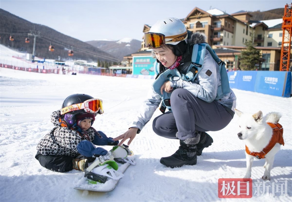 可愛滑雪寶寶「貝貝」,拍攝時只有11個月大,當時沒學會走路