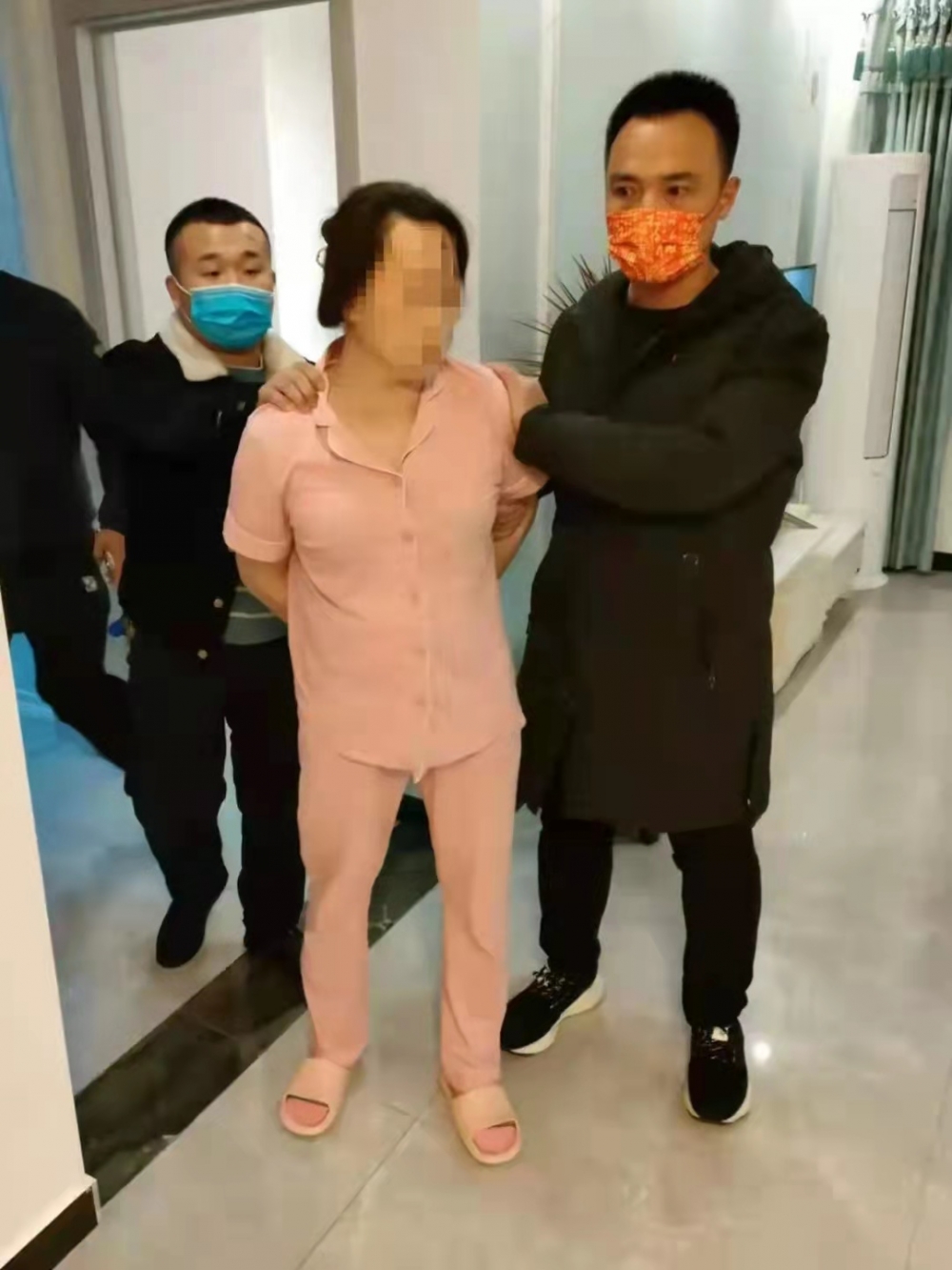 王某因涉及網絡愛情騙局遭到逮捕。