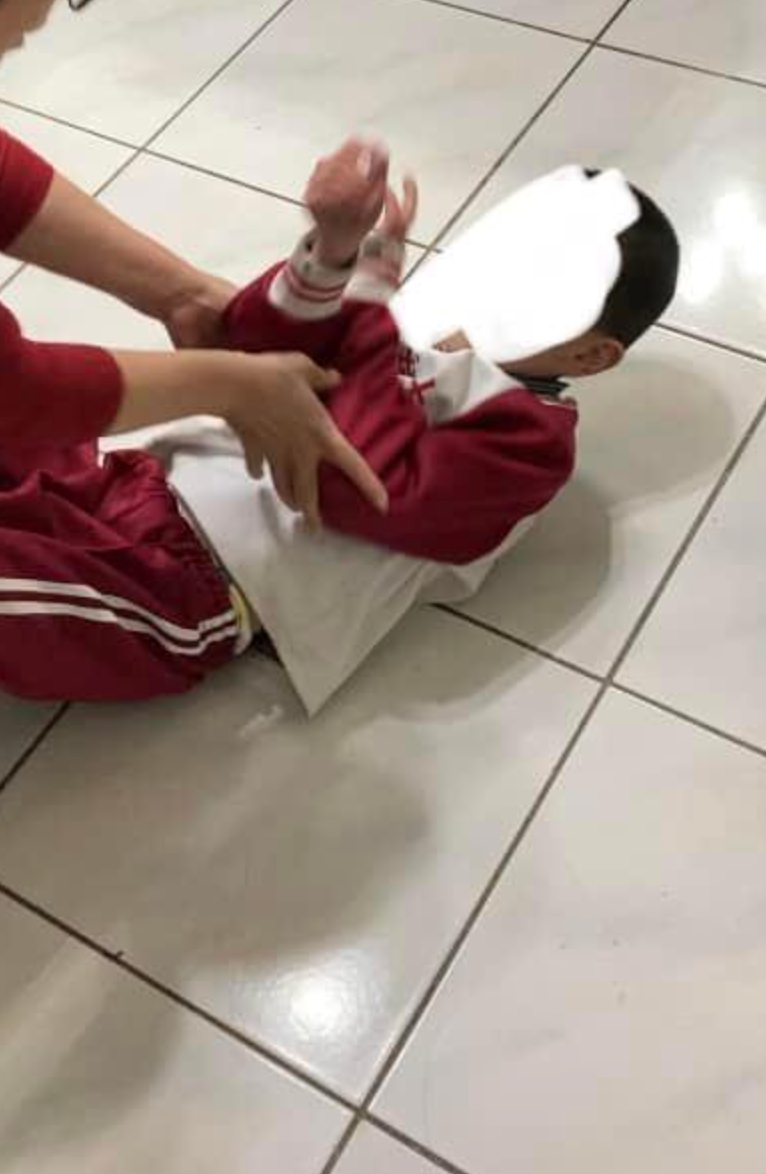 台灣有位人妻驚覺，住在鄰家的孩子竟二度「掉」進他們家露台。