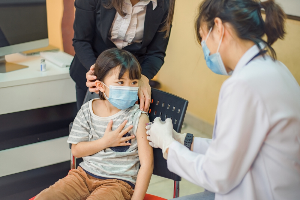 醫生表示，若是該國兒童重症病例持續增加，他或會改變想法，並會建議所有目標群體強制進行疫苗接種。