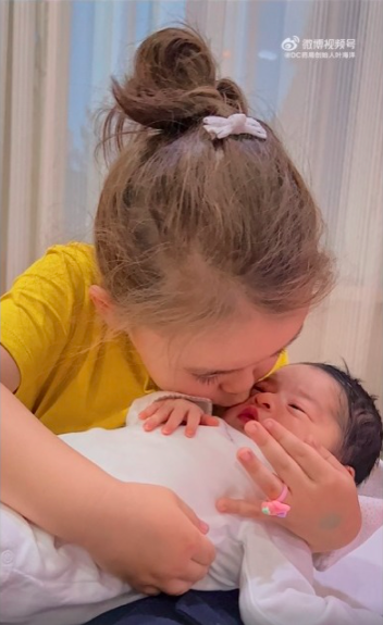 肉緊錫妹妹Hatti。