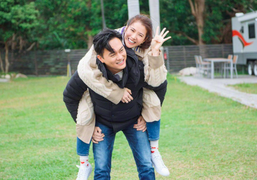 Chilam多次公開呻老婆買太多袋。