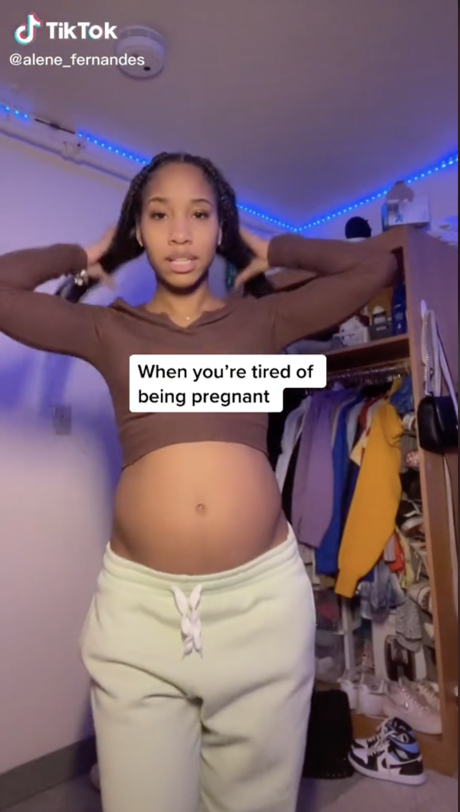 女子表示自己因懷孕感到疲倦。