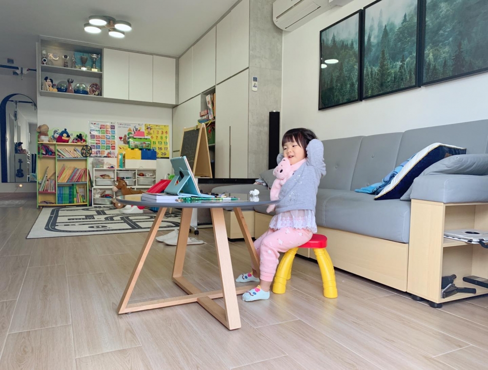 何基佑3歲女兒表示不想停課。