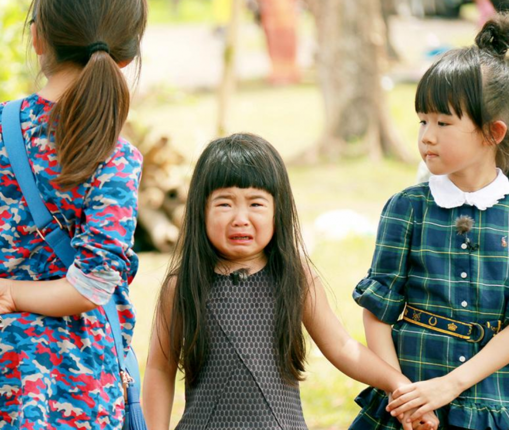 曾有網民惡意攻擊Grace的樣貌,取笑她是「醜小鴨」、「蠟筆小新」。