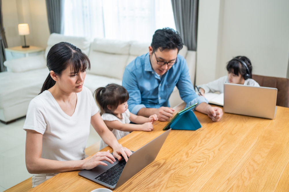 難忍家中兒子阻礙工作。