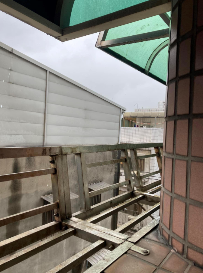 夫妻覺得媽媽的態度有點怪，對方沒有關心一下孩子發生何事。